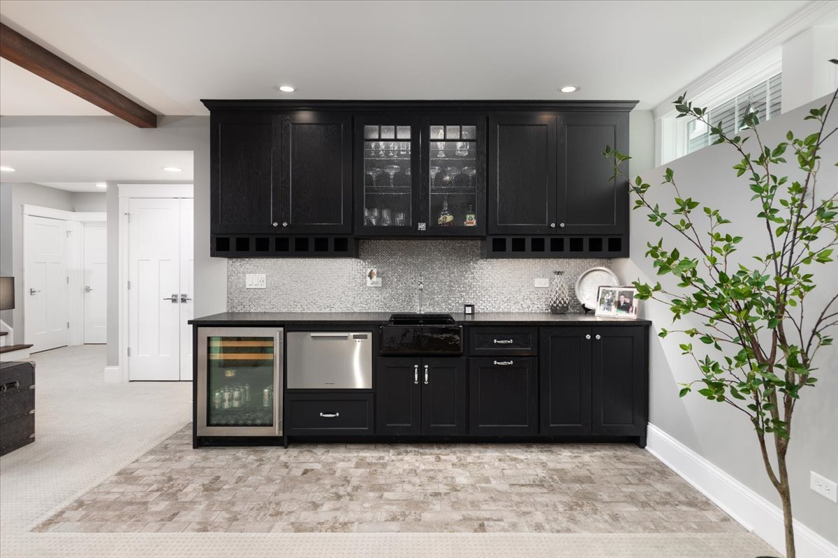 529 W Benton Avenue