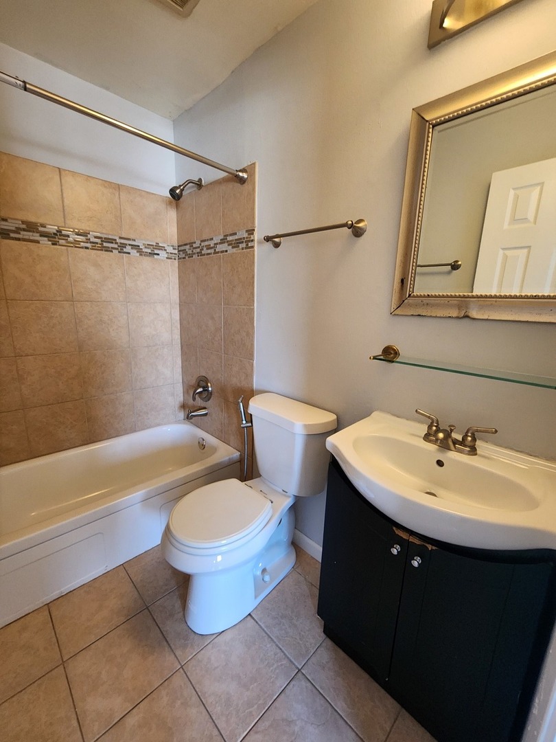1085 Knoll Lane Unit: 207