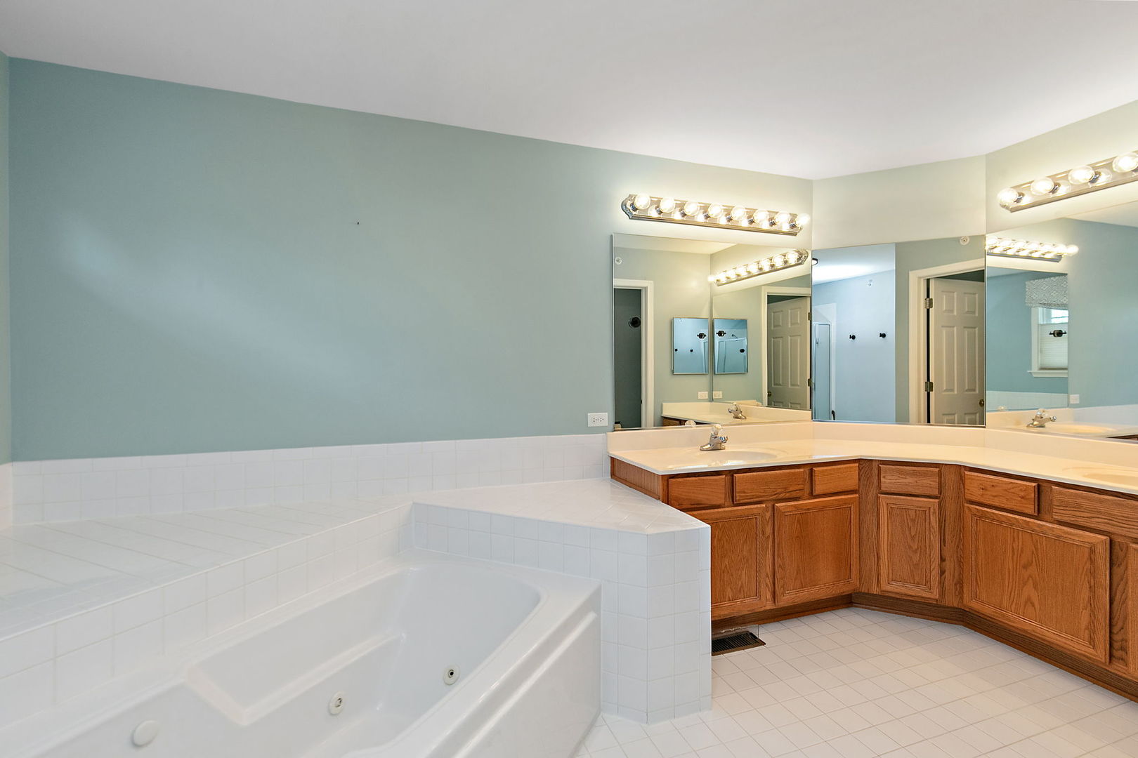 1476 Columbia Lane