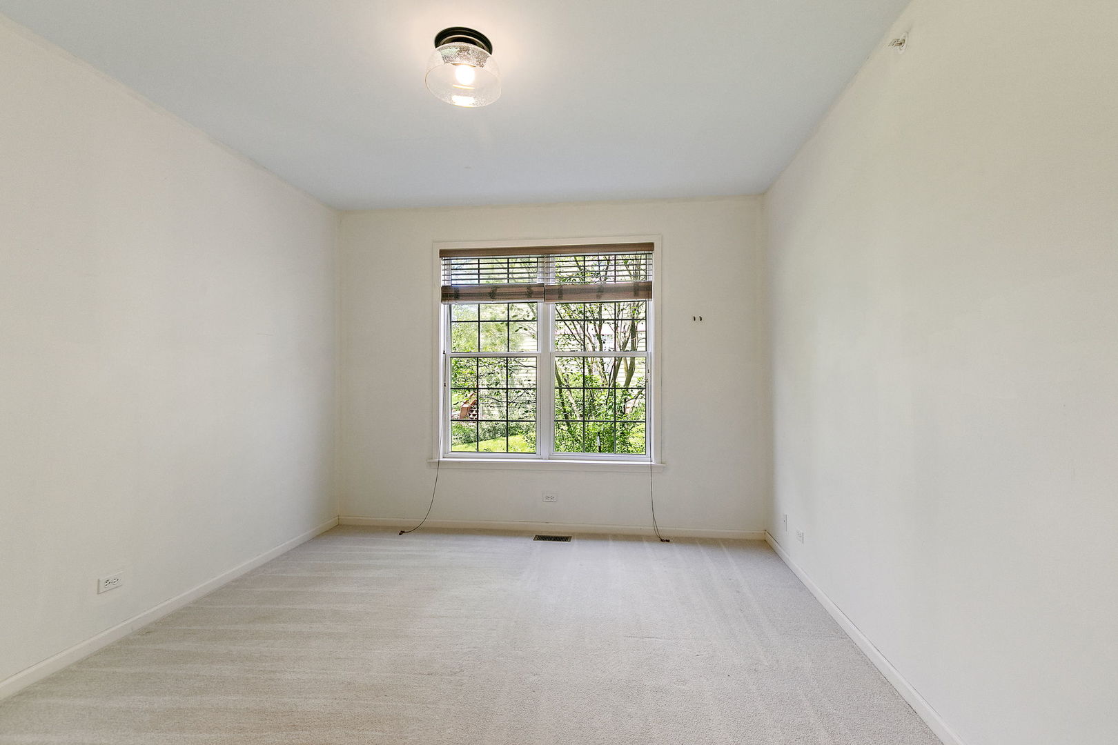 1476 Columbia Lane