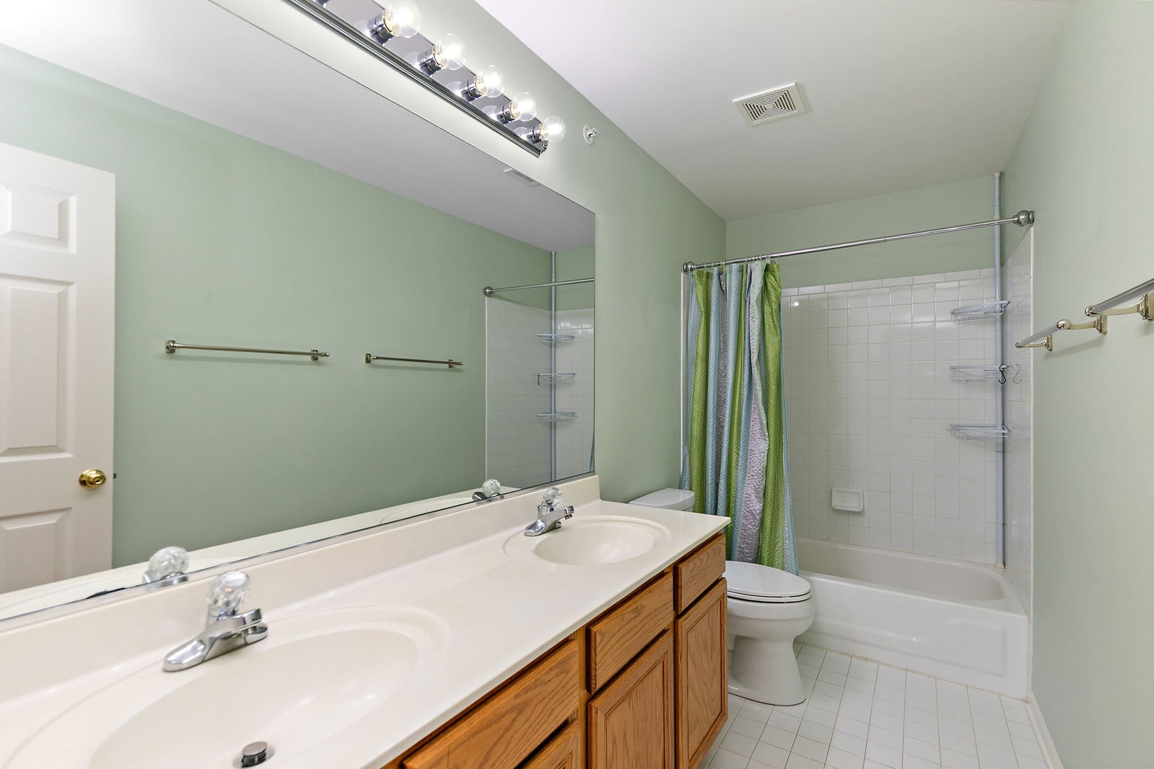 1476 Columbia Lane