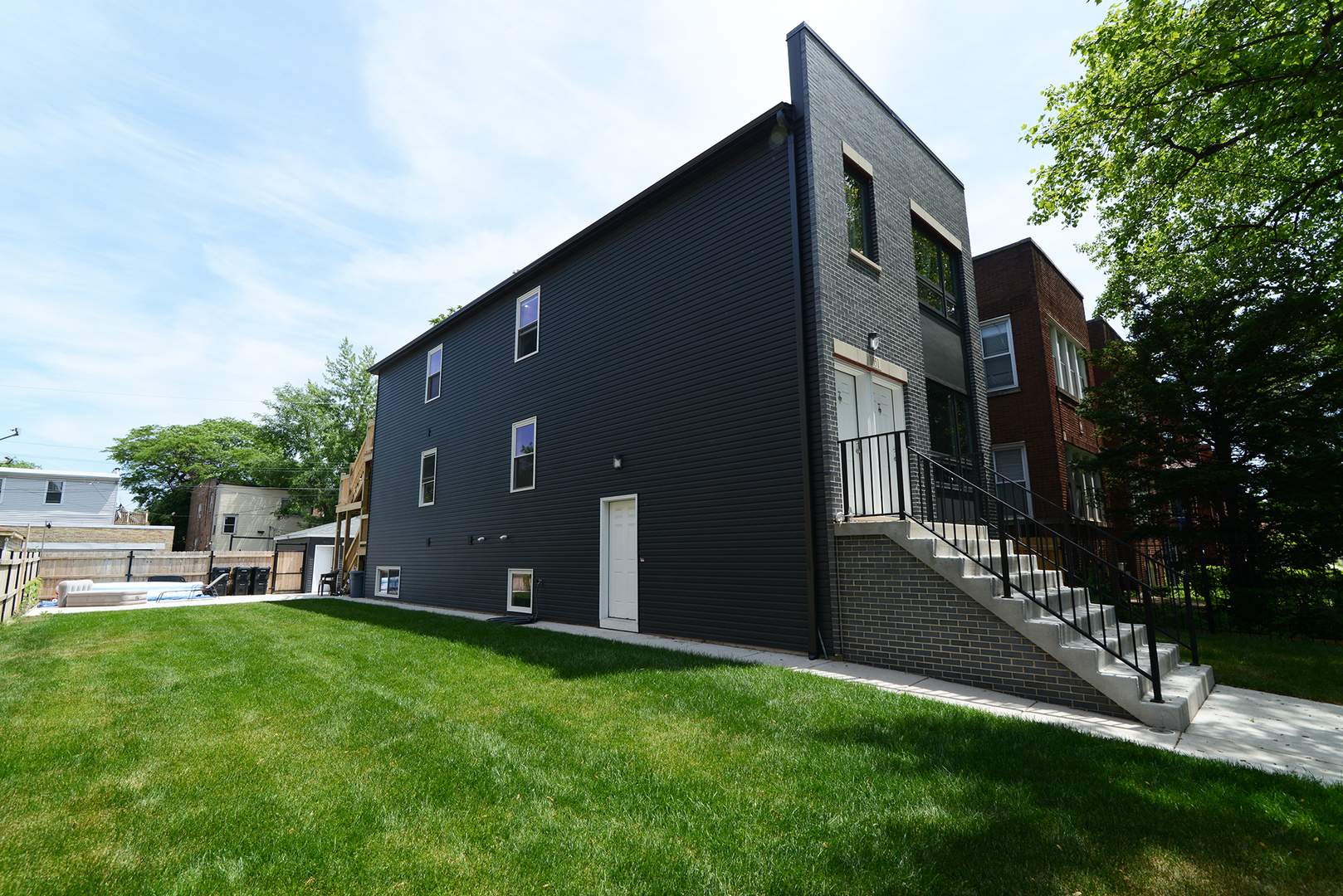 1051 N Springfield Avenue