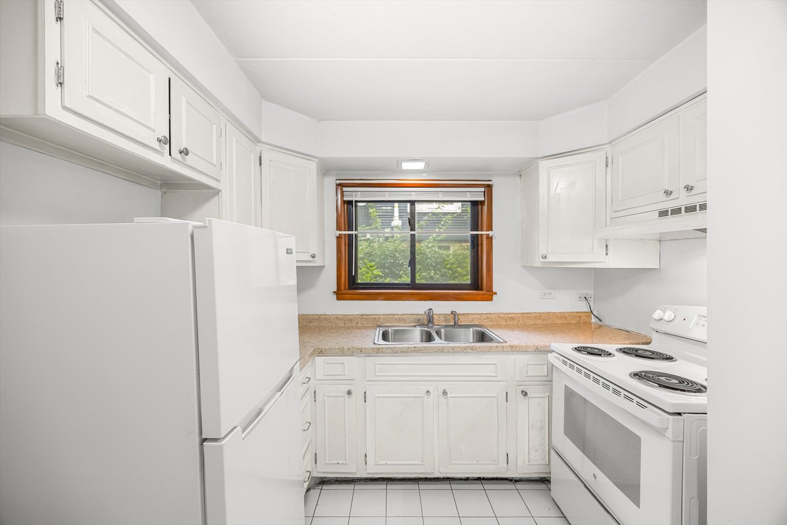 109 S Elmwood Avenue Unit: 2