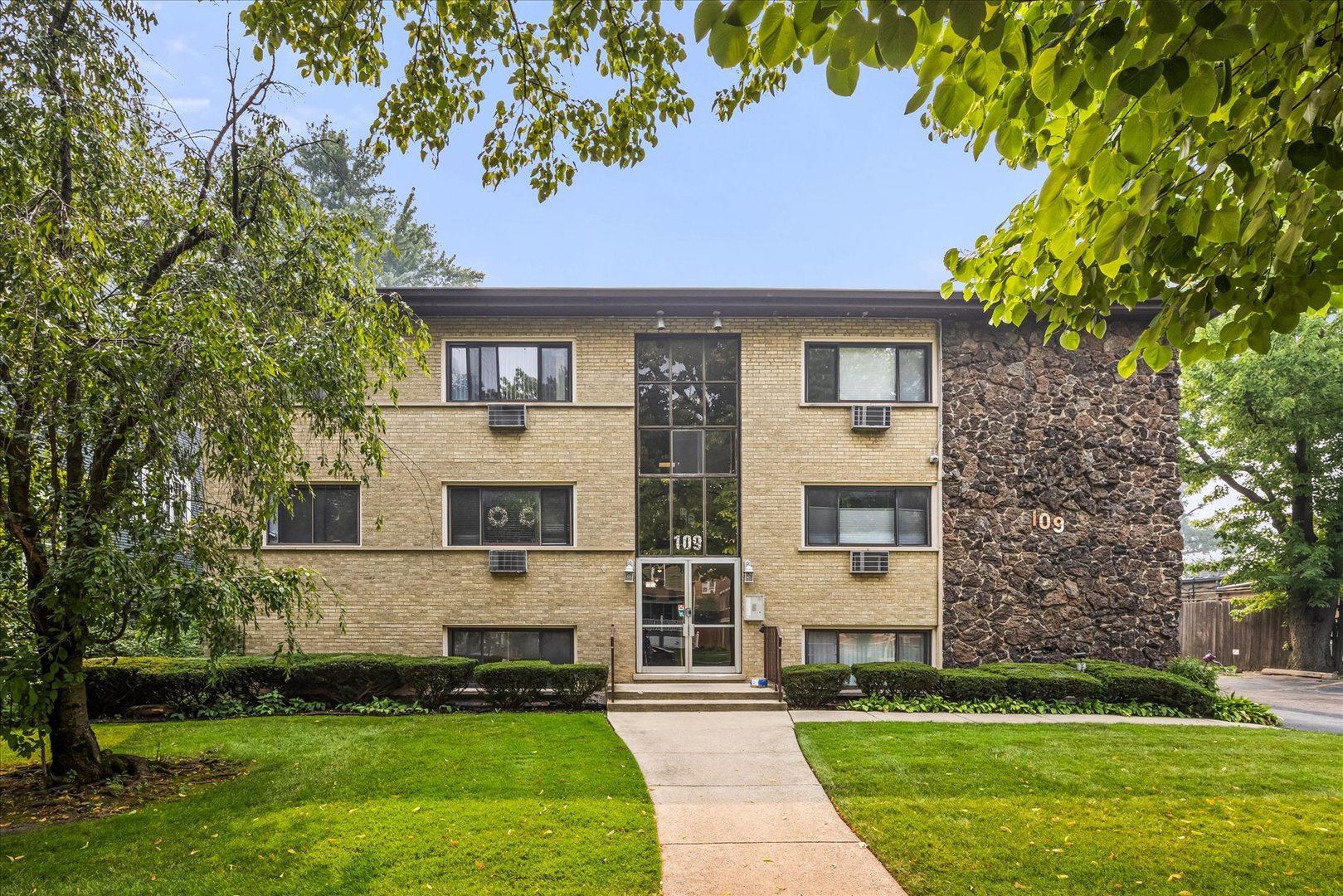 109 S Elmwood Avenue Unit: 2
