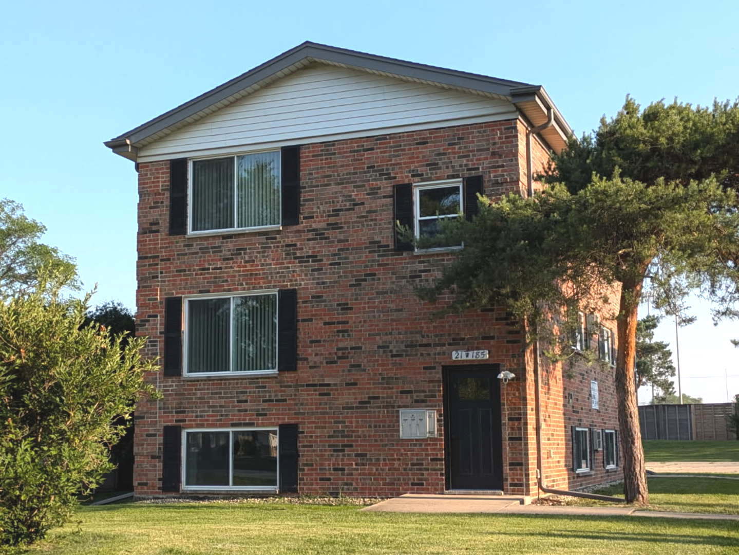 21W185 Tee Lane Unit: B