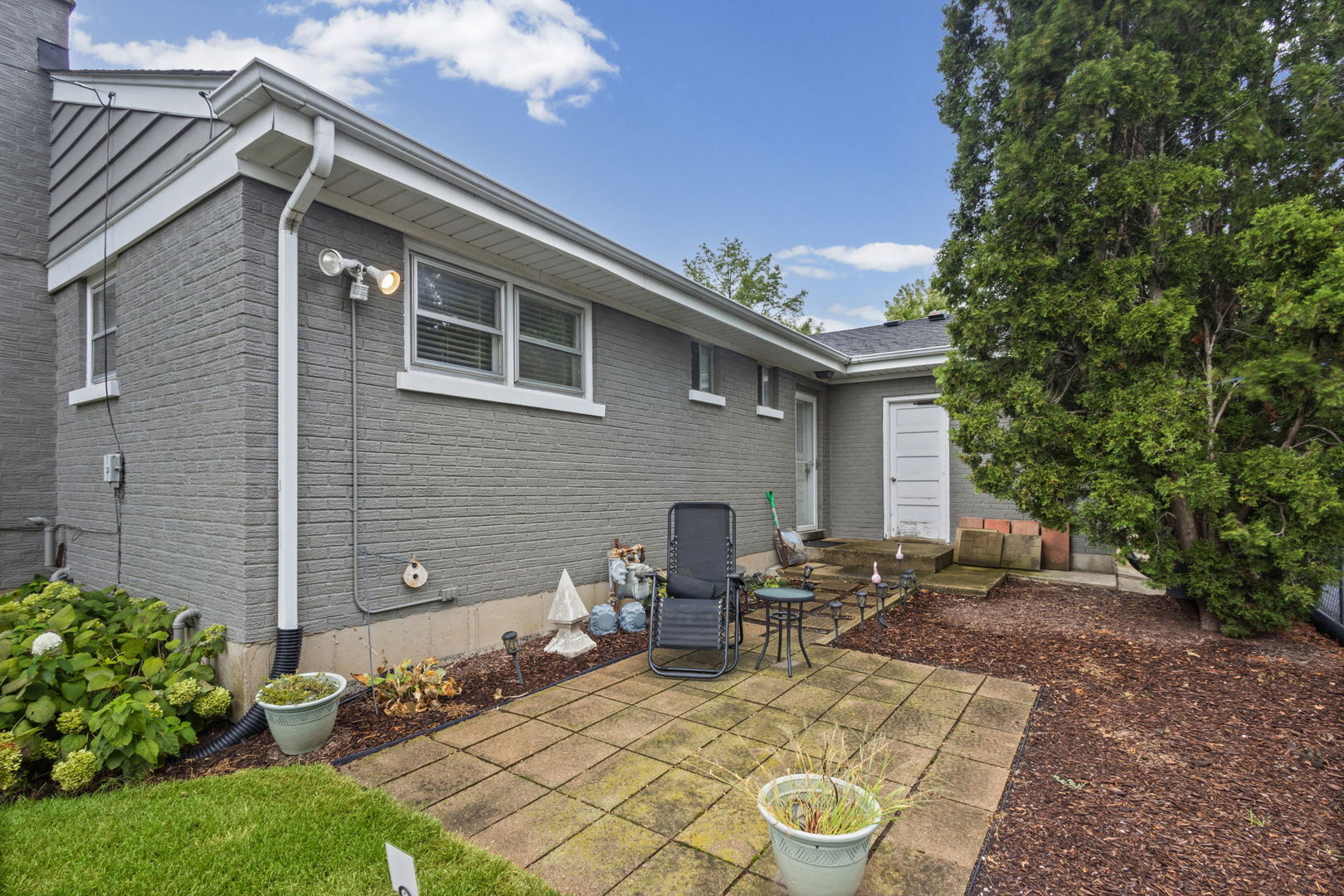 274 N Highview Avenue