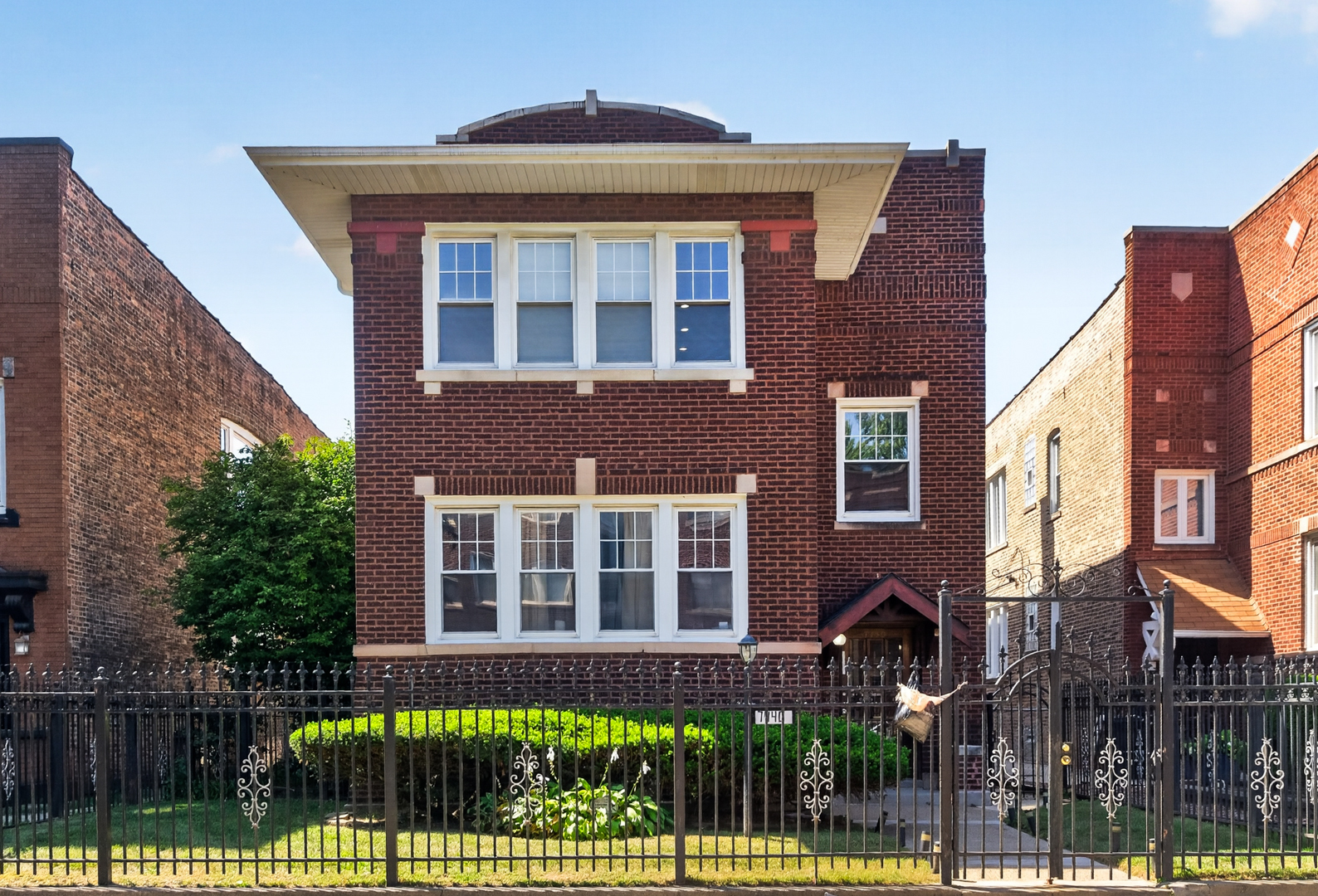 7440 S Paxton Avenue Unit: 2