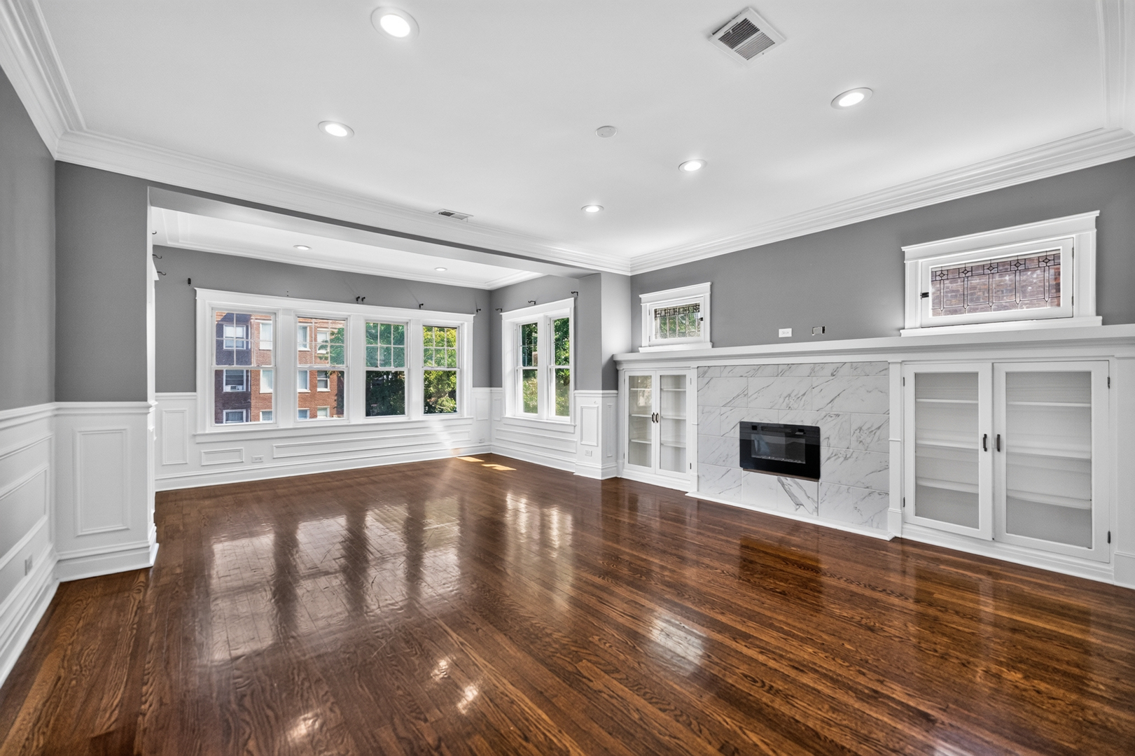7440 S Paxton Avenue Unit: 2