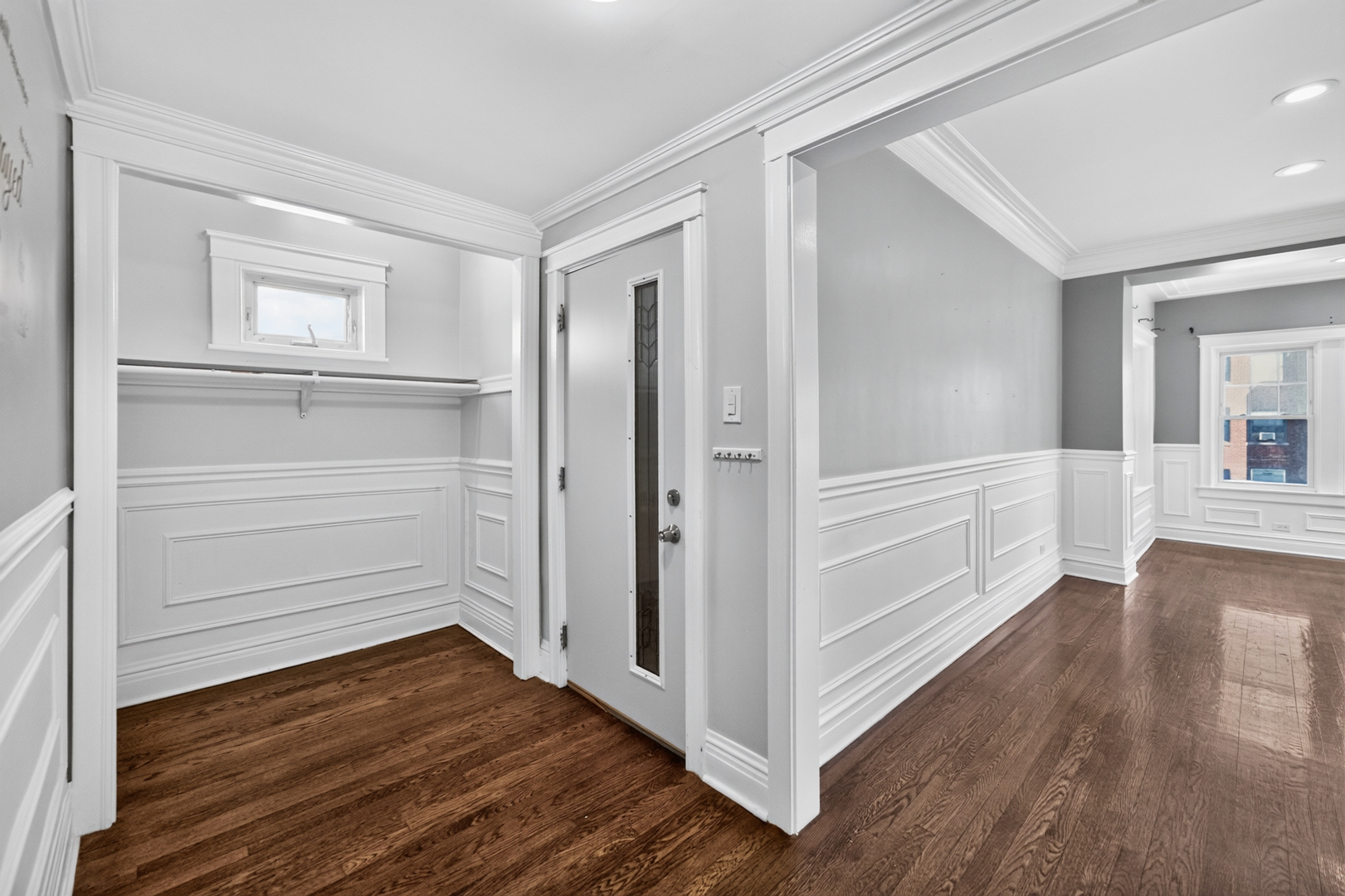 7440 S Paxton Avenue Unit: 2
