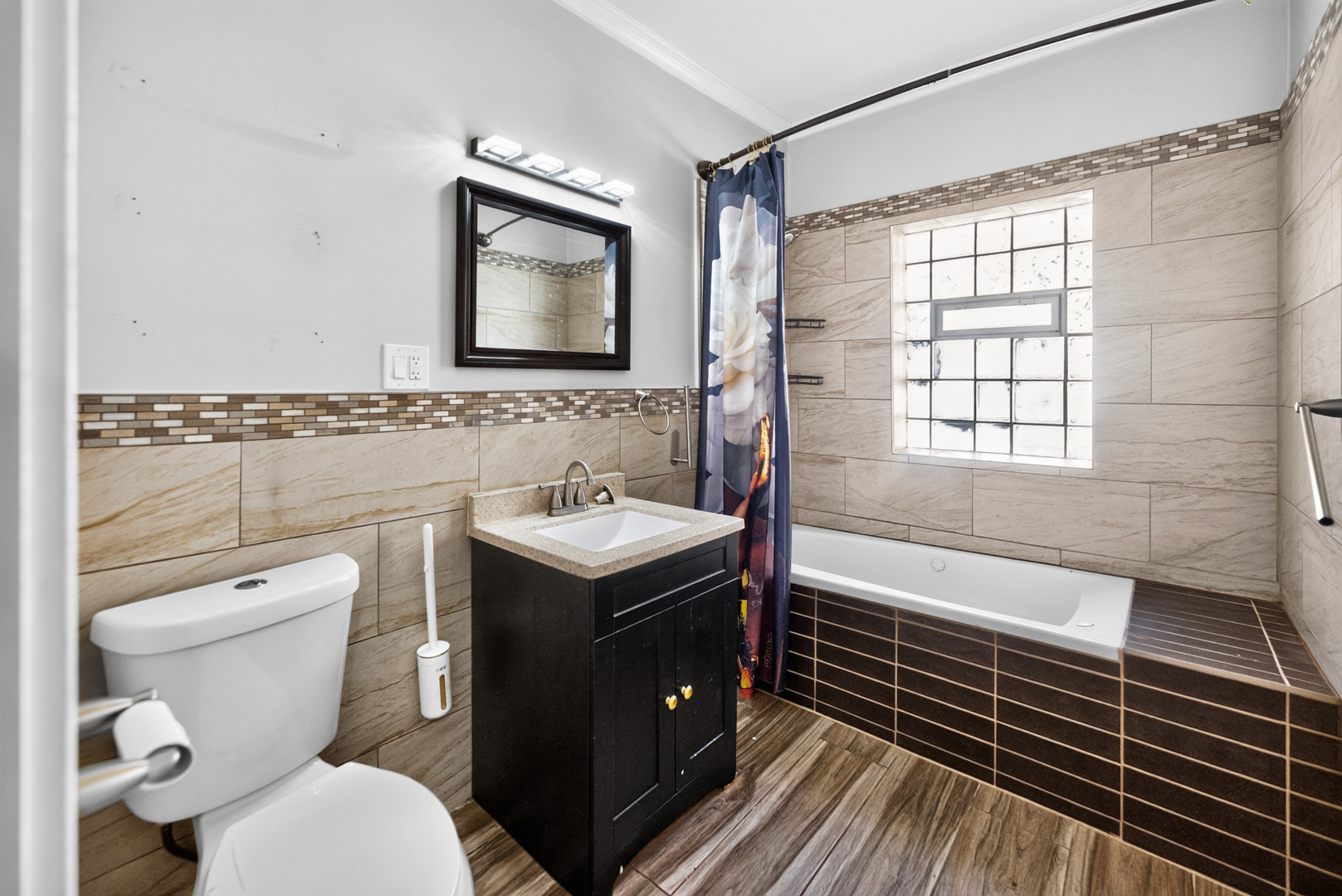 7440 S Paxton Avenue Unit: 2