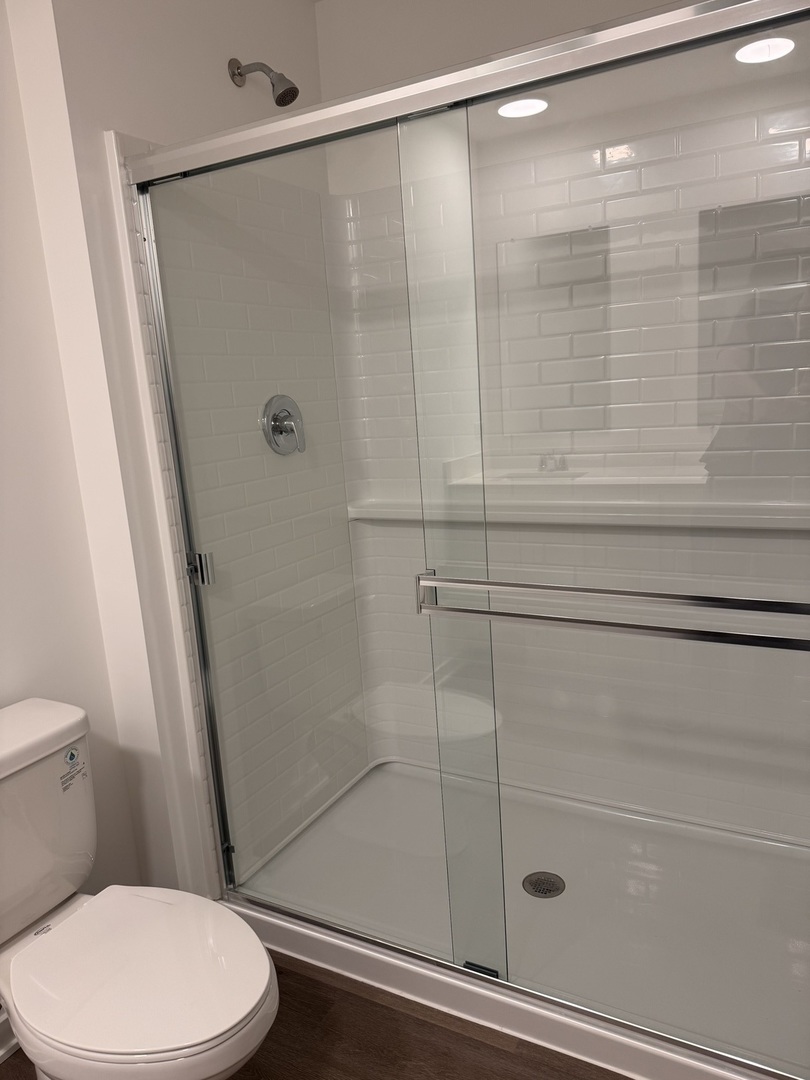 428 Lakeshore Court Unit: 428