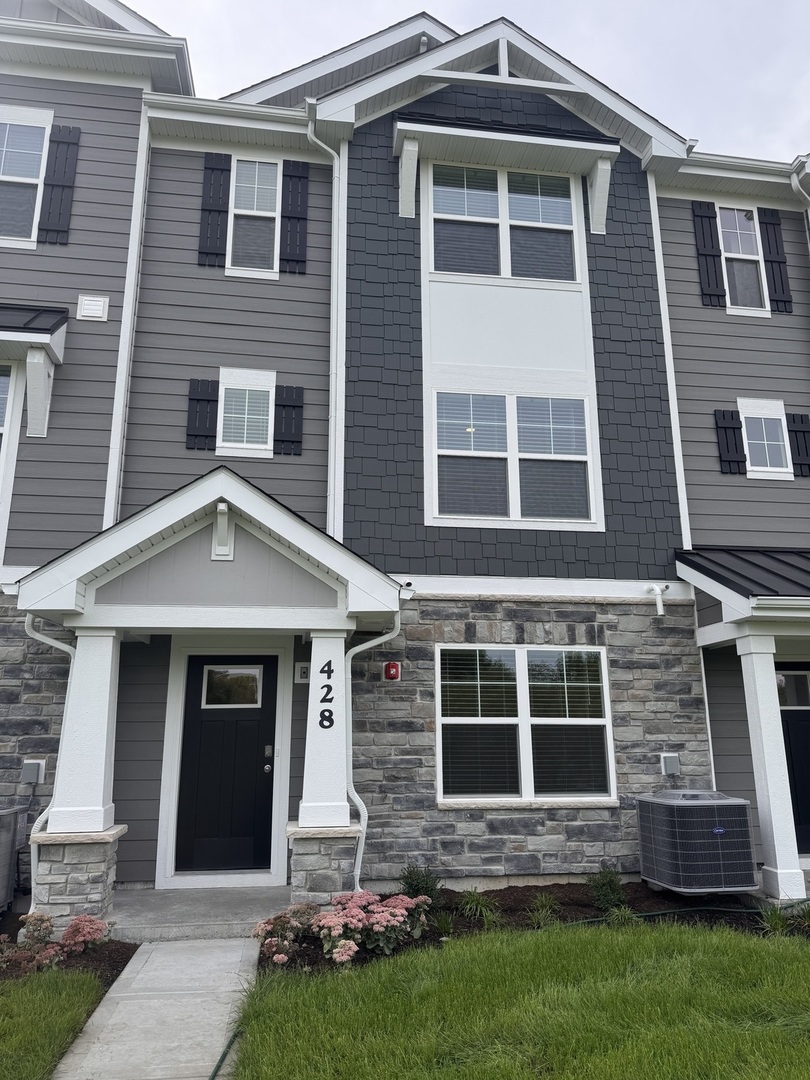 428 Lakeshore Court Unit: 428