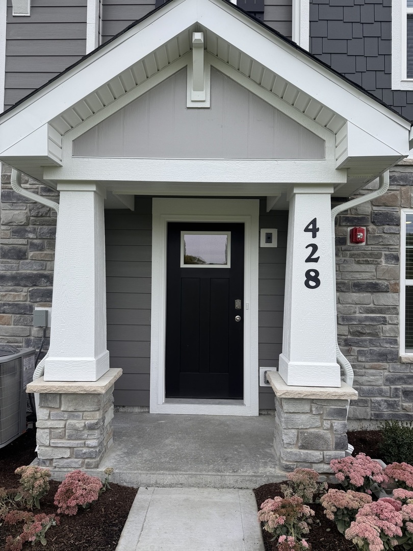 428 Lakeshore Court Unit: 428