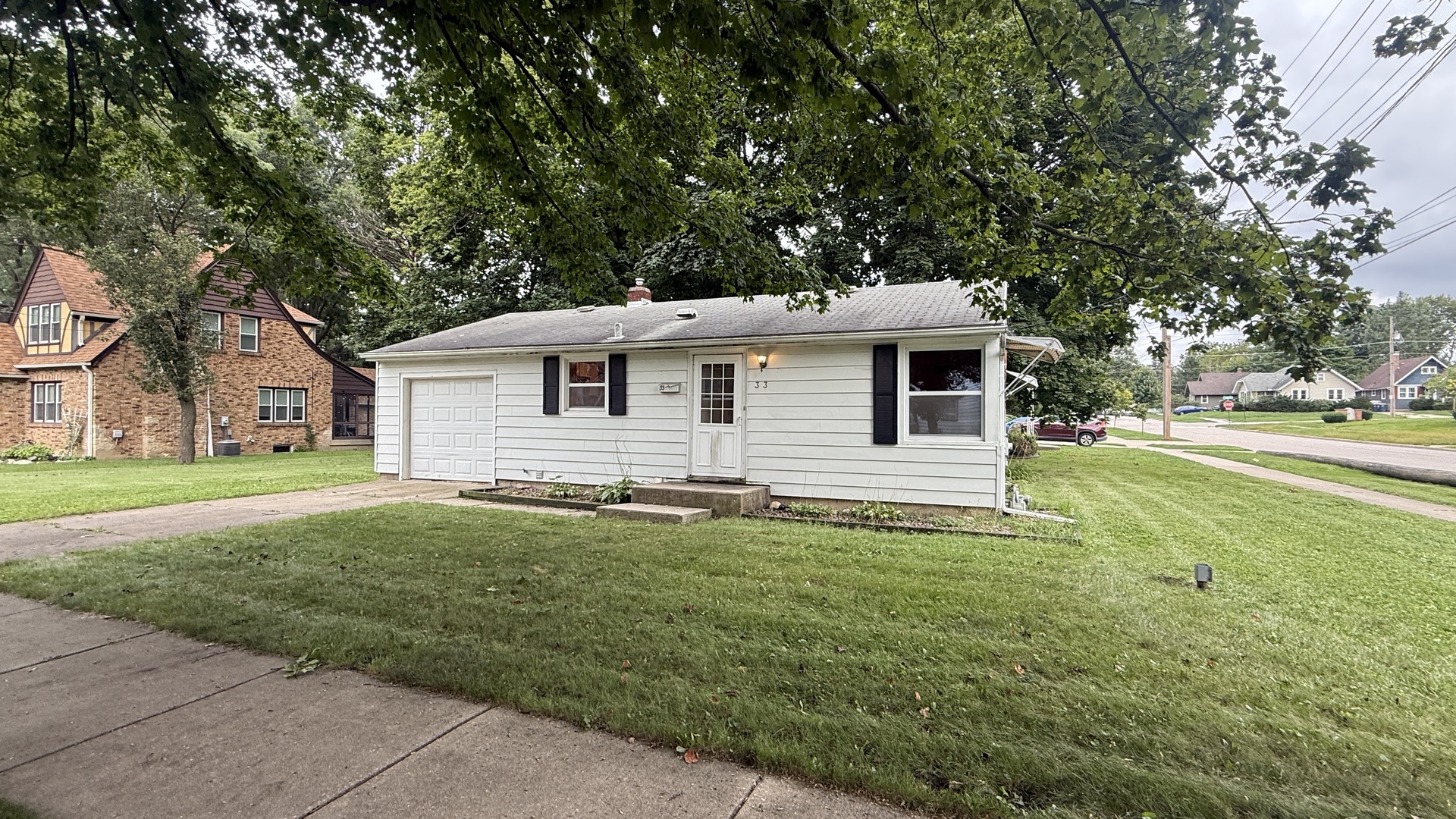 33 S Aldine Street