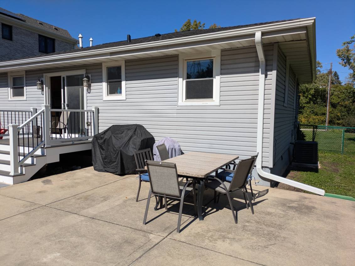 22W043 1st Street