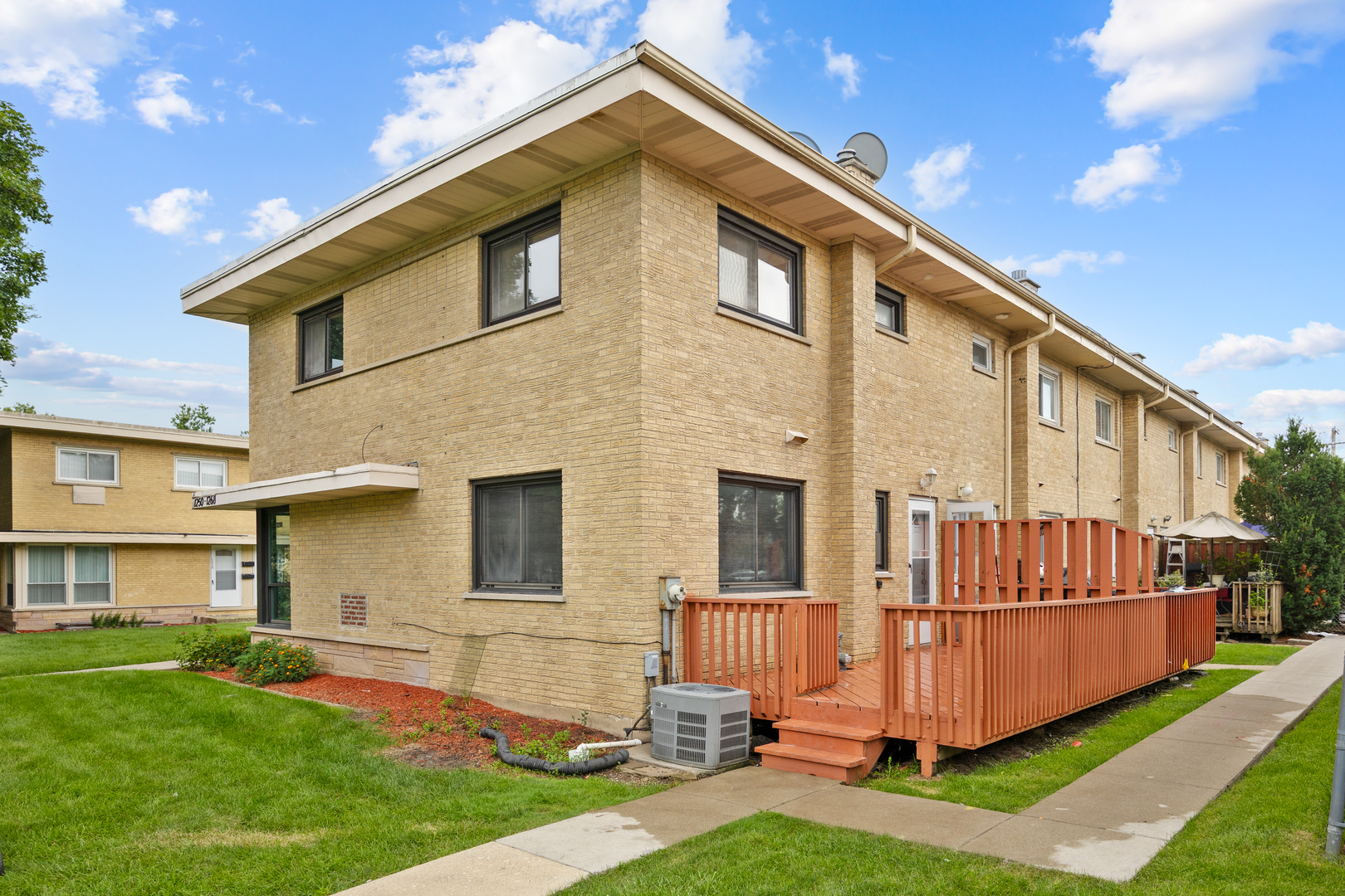 1250 N Wheeling Road