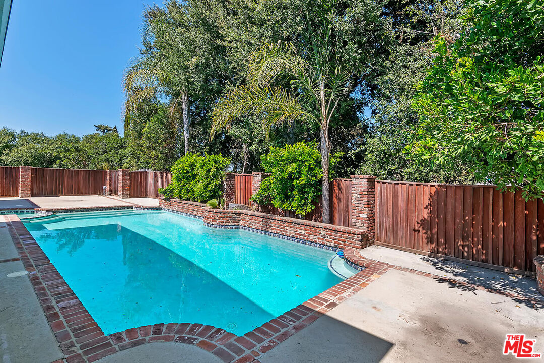 11555 Duque Dr