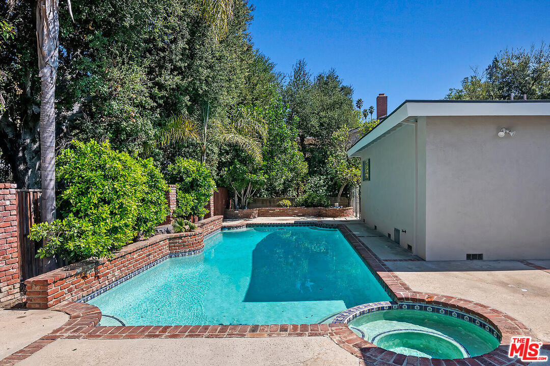 11555 Duque Dr