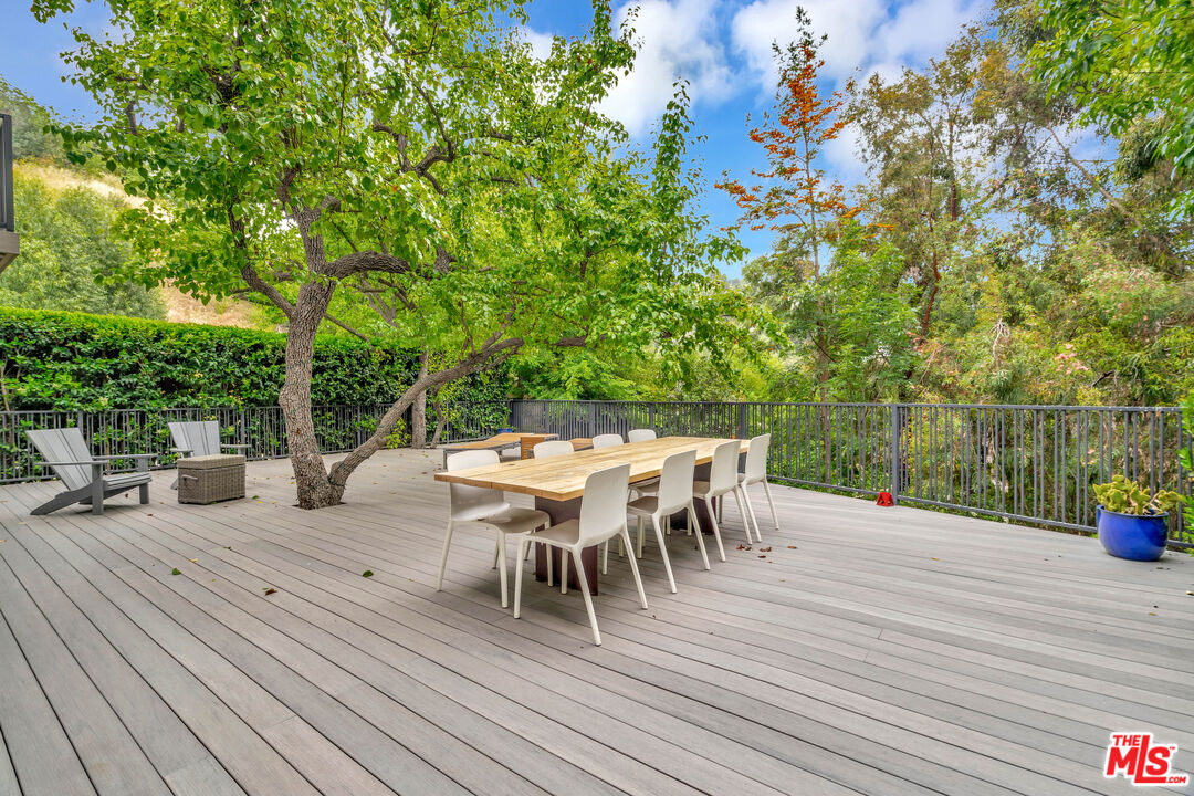 3906 Alta Mesa Dr