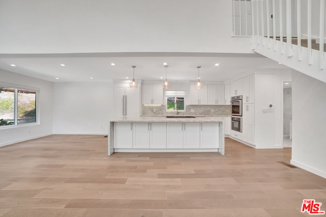 3906 Alta Mesa Dr