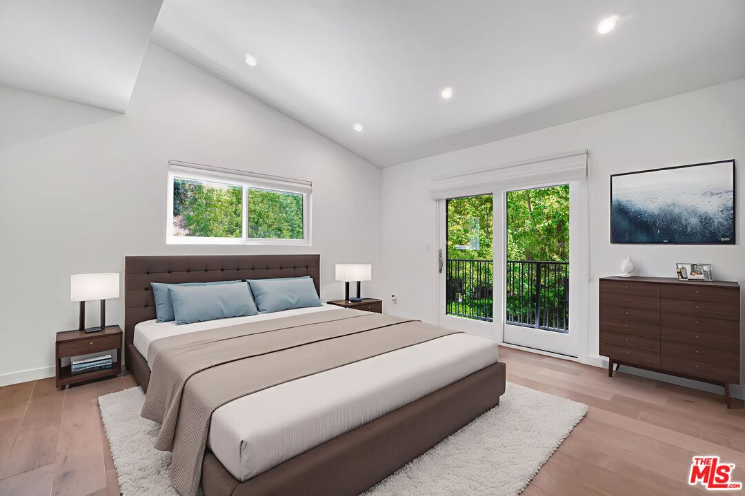 3906 Alta Mesa Dr