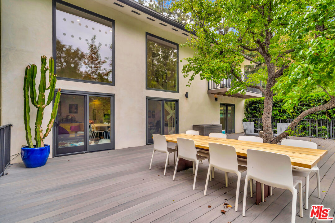 3906 Alta Mesa Dr