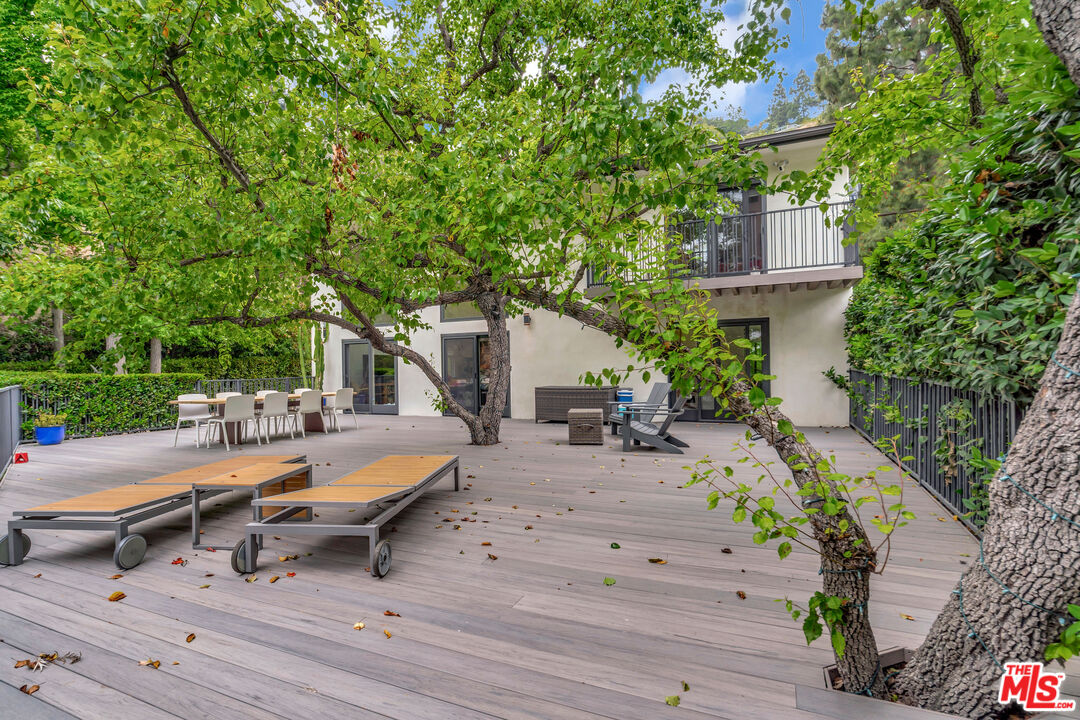 3906 Alta Mesa Dr