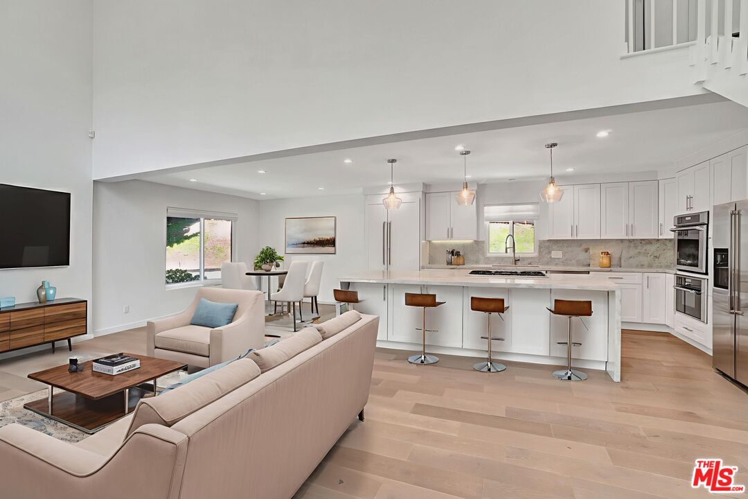 3906 Alta Mesa Dr