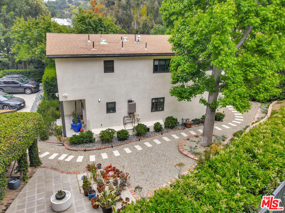3906 Alta Mesa Dr