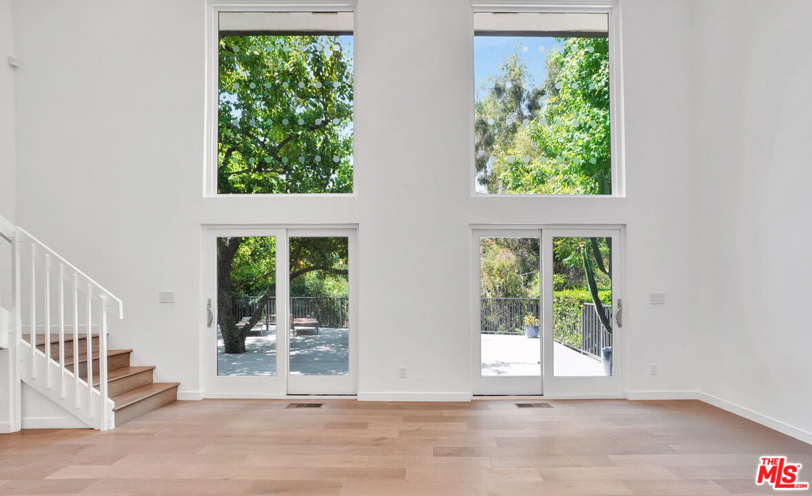 3906 Alta Mesa Dr