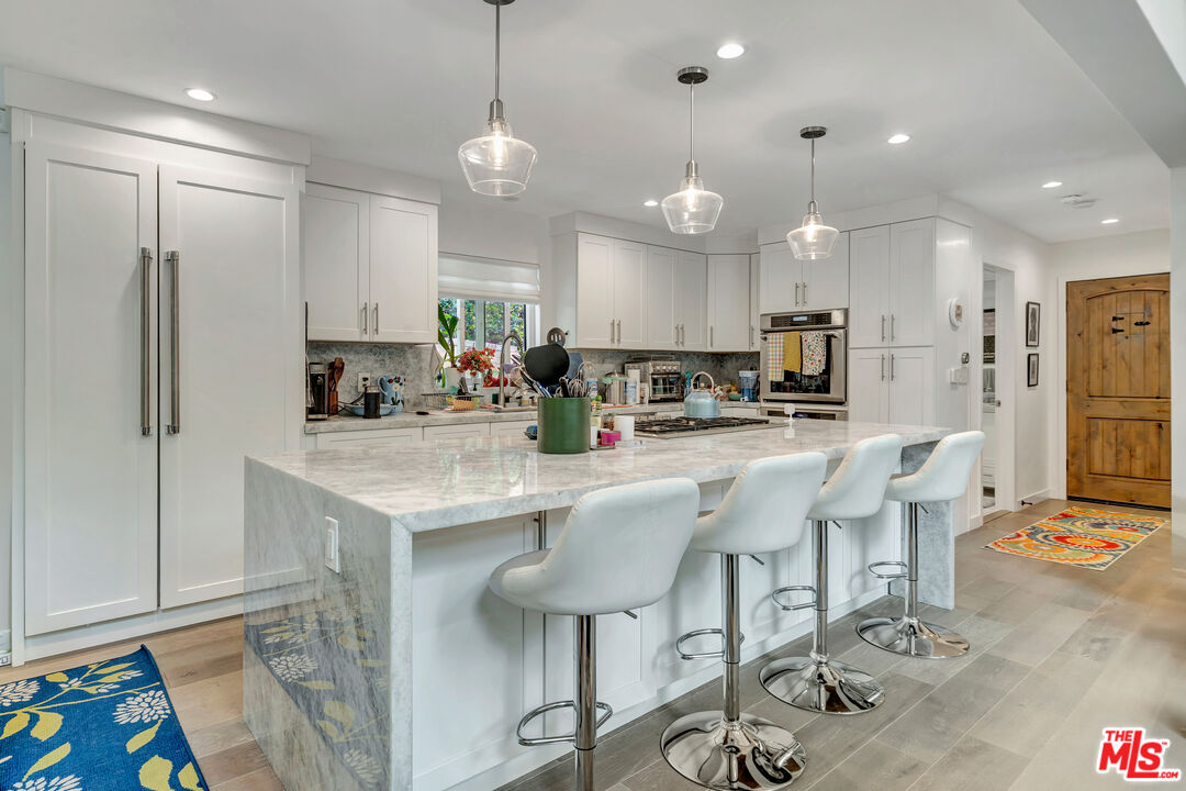3906 Alta Mesa Dr