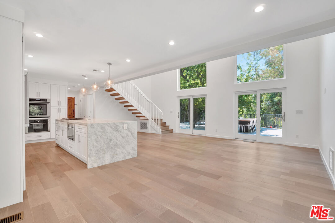 3906 Alta Mesa Dr