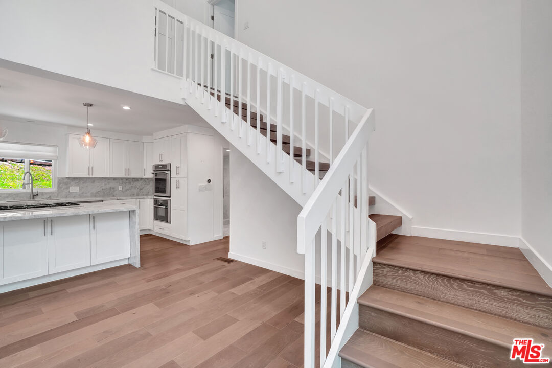 3906 Alta Mesa Dr