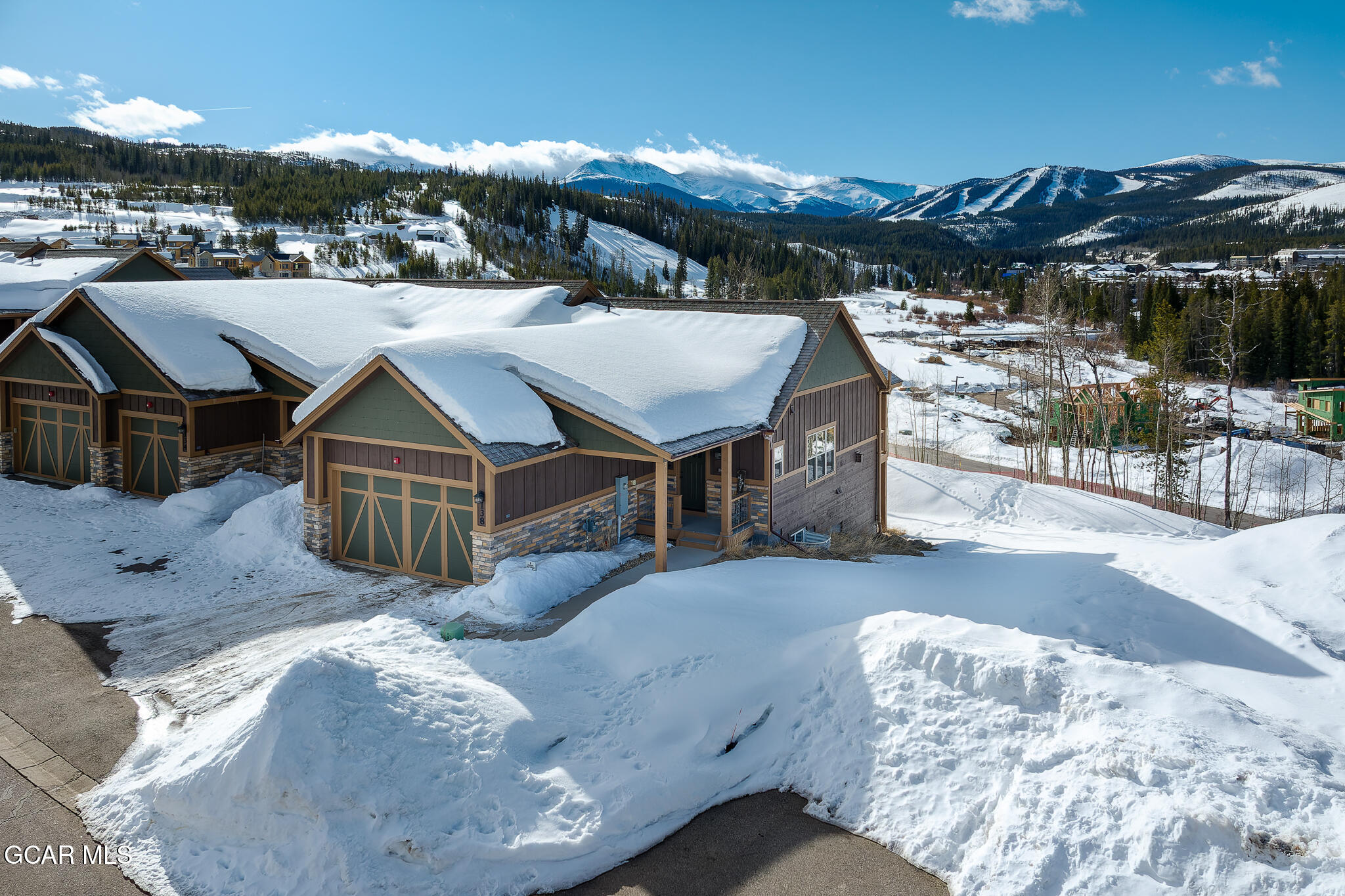138 LOOKOUT POINT