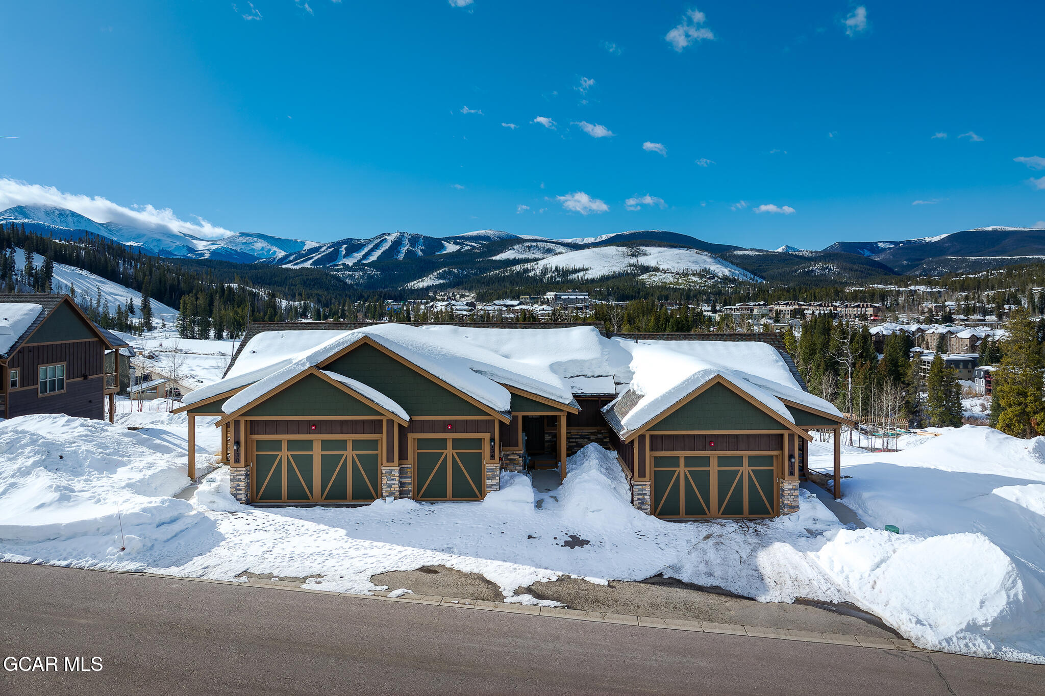 138 LOOKOUT POINT