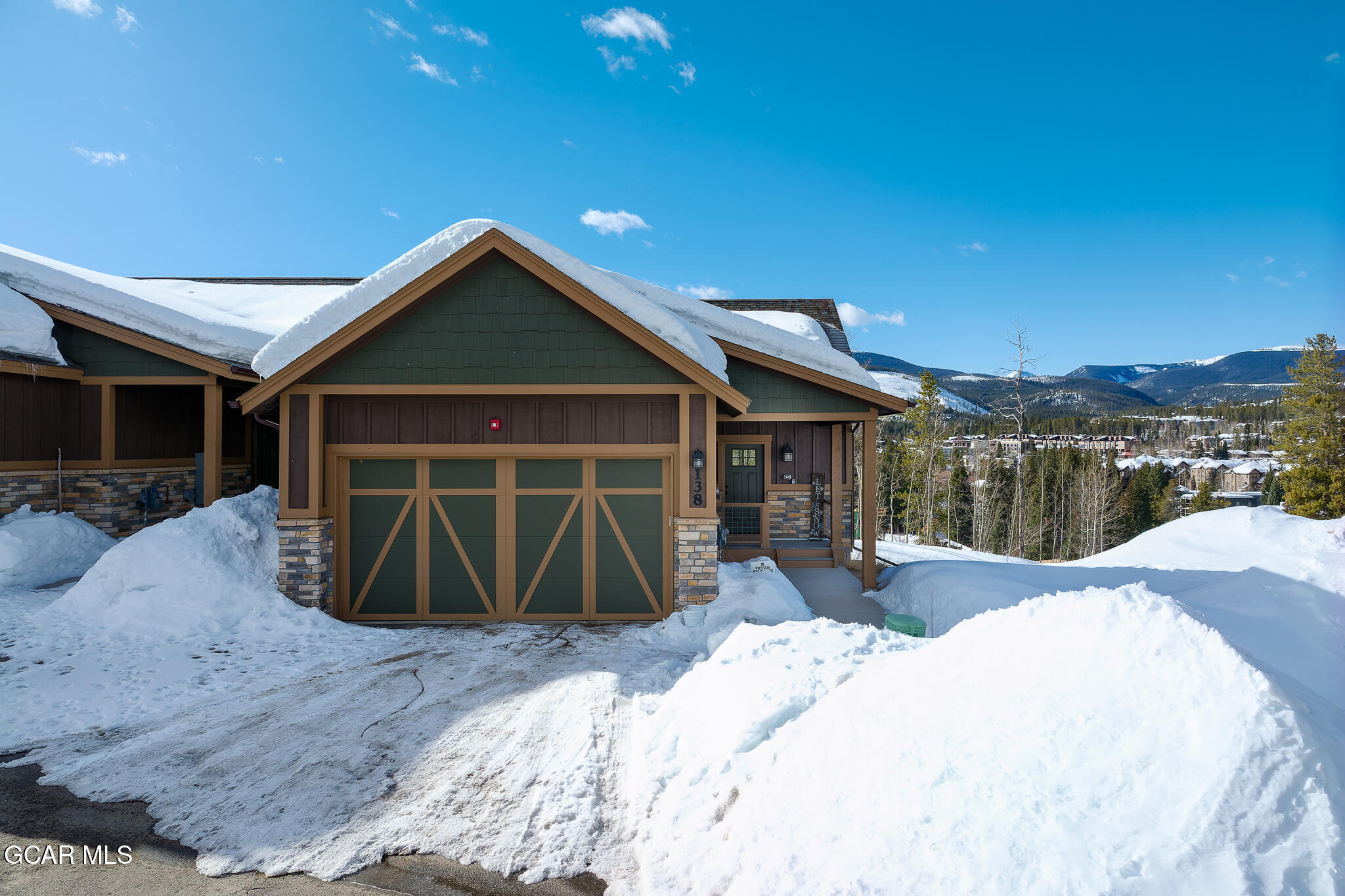 138 LOOKOUT POINT