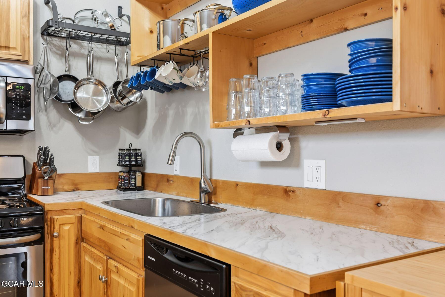 1791 &1793 Meadow Ln