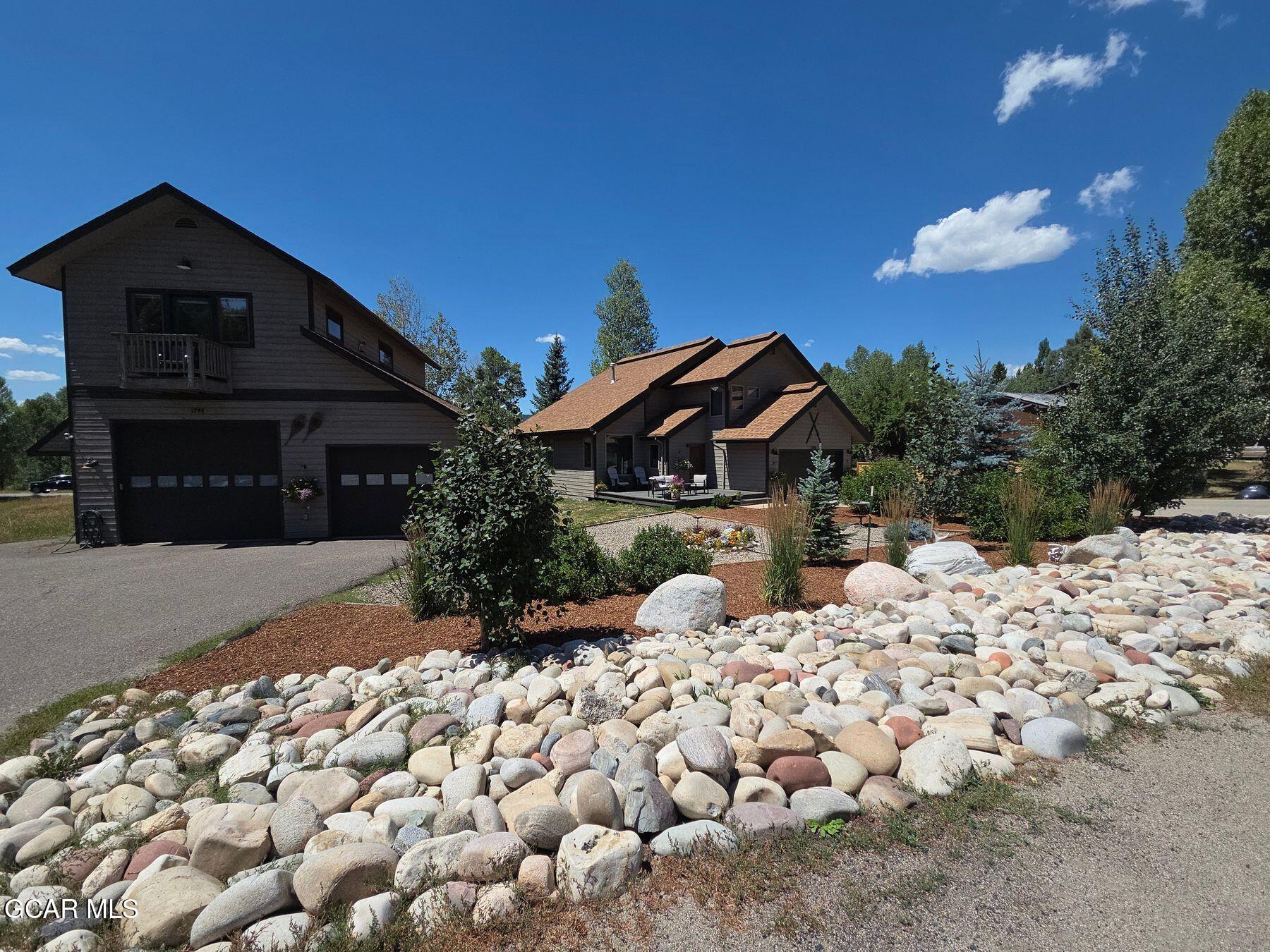 1791 &1793 Meadow Ln