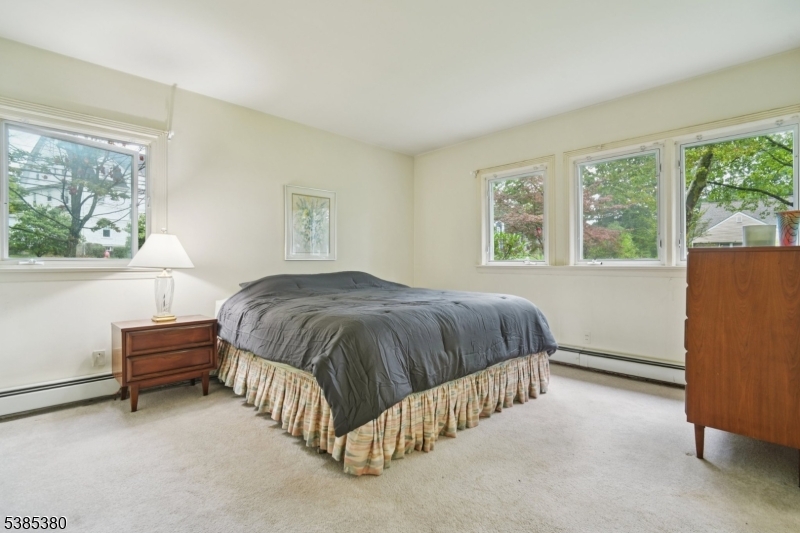 3 Ardsleigh Dr