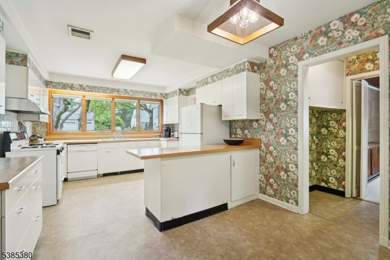 3 Ardsleigh Dr