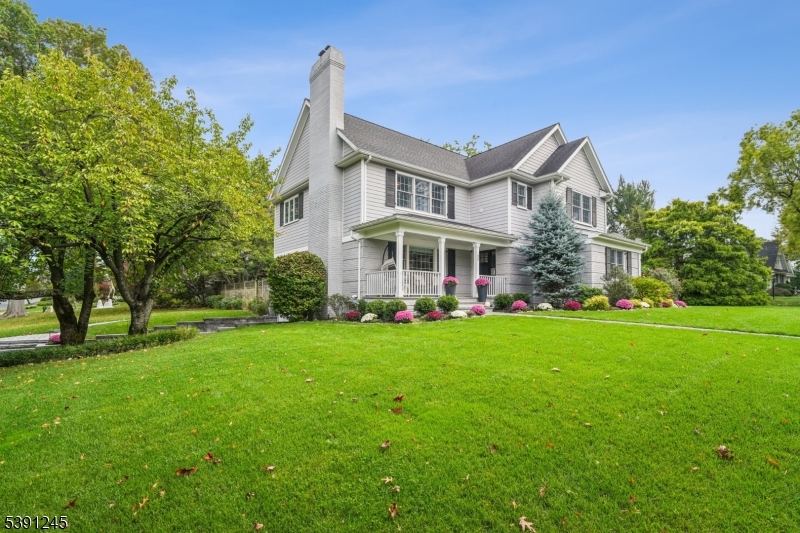 33 Cromwell Pkwy