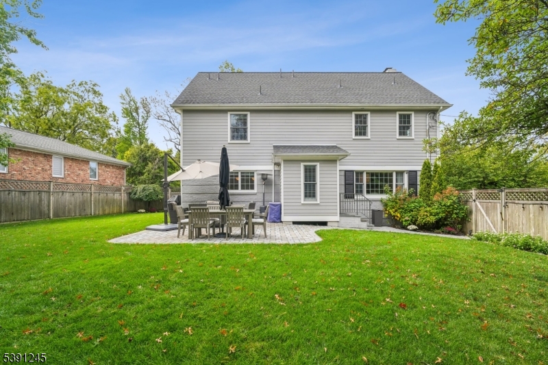 33 Cromwell Pkwy