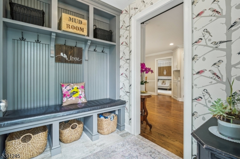 33 Cromwell Pkwy