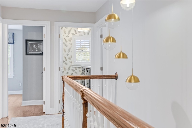 33 Cromwell Pkwy
