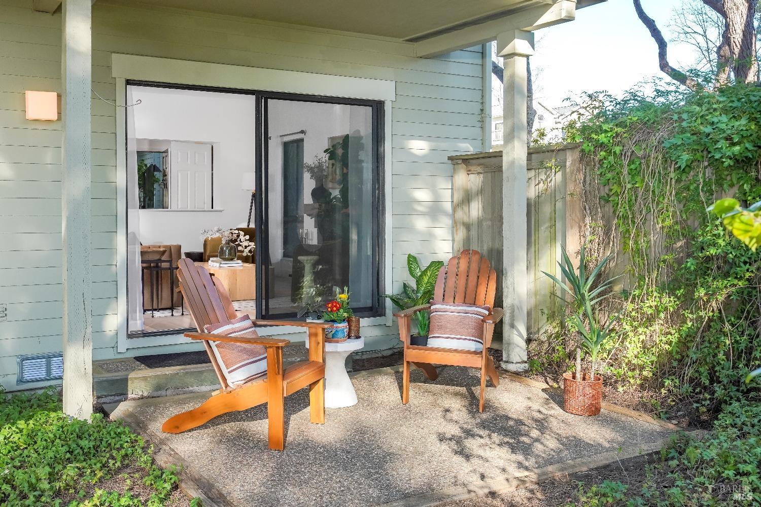 50 Eucalyptus Knoll St