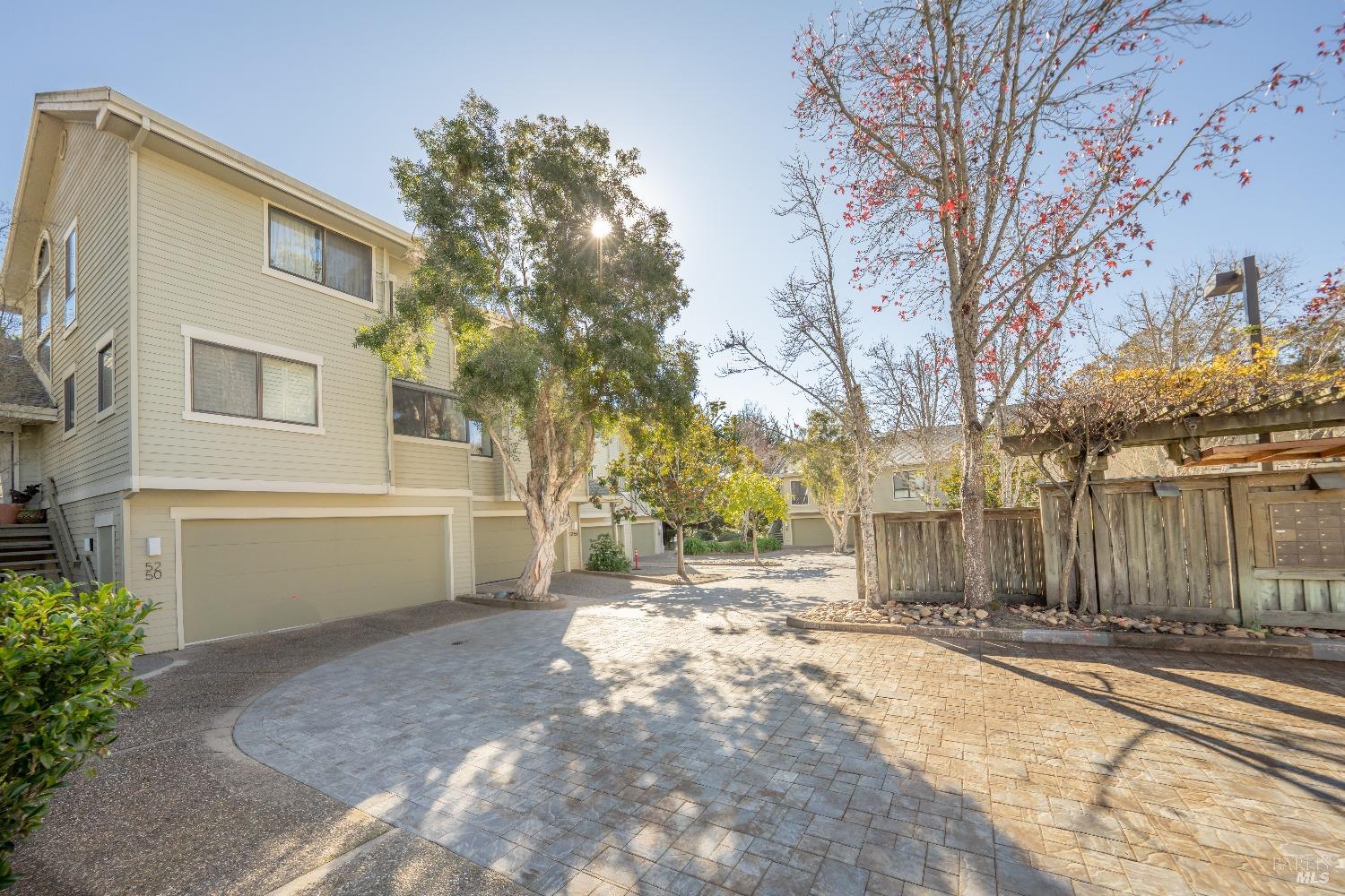 50 Eucalyptus Knoll St