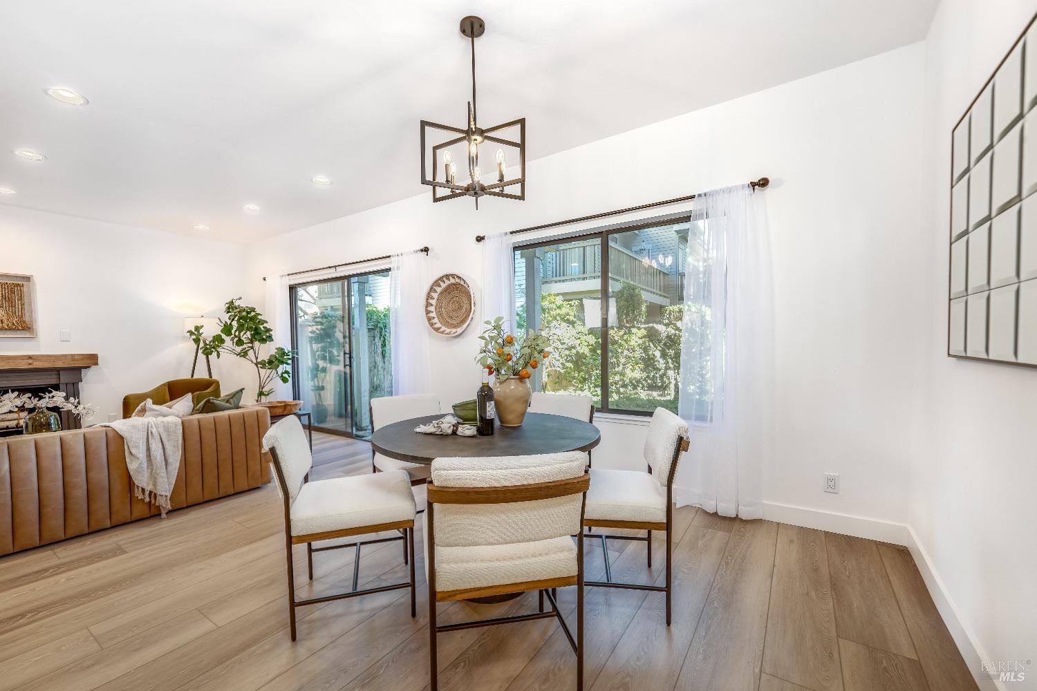 50 Eucalyptus Knoll St