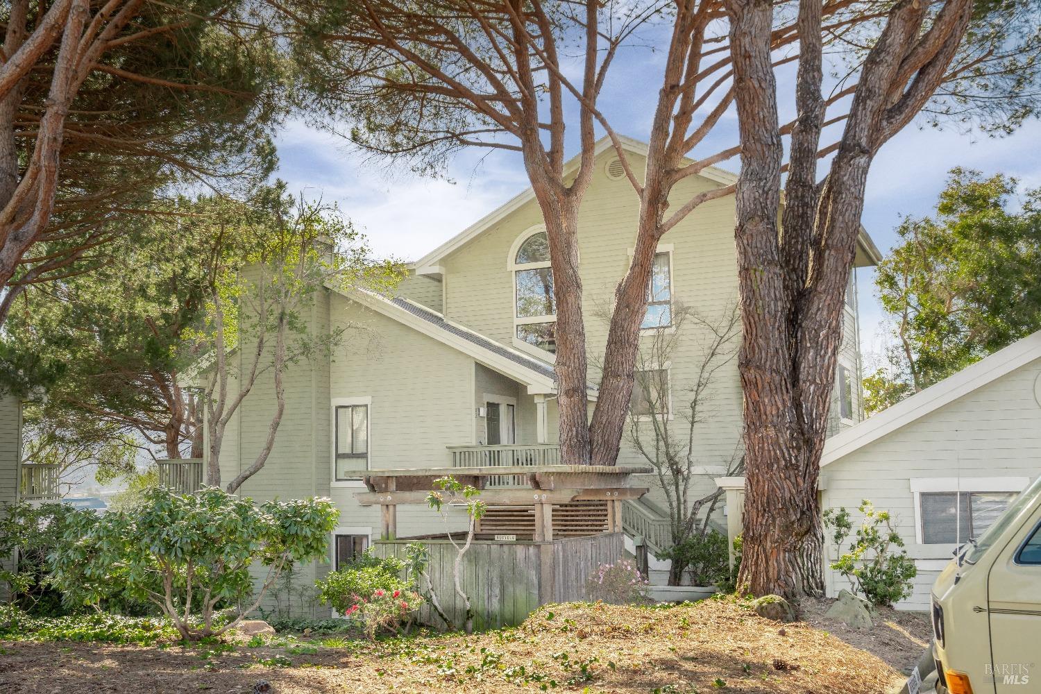 50 Eucalyptus Knoll St