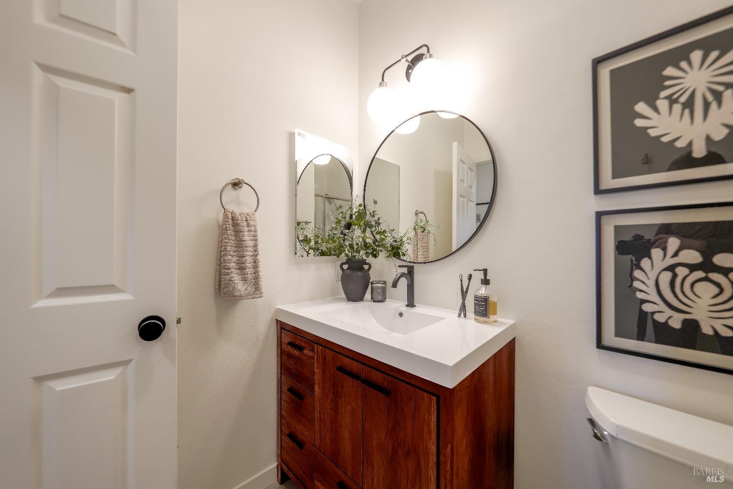 50 Eucalyptus Knoll St