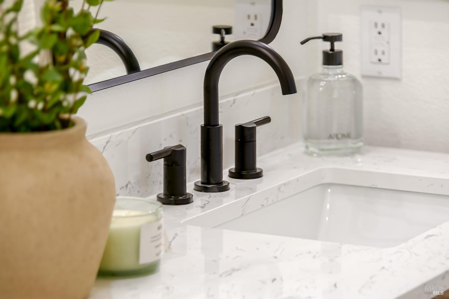 50 Eucalyptus Knoll St